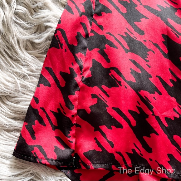 Worthington | Houndstooth Silky Asymmetrical Short Sleeved Blouse - Picture 5 of 8